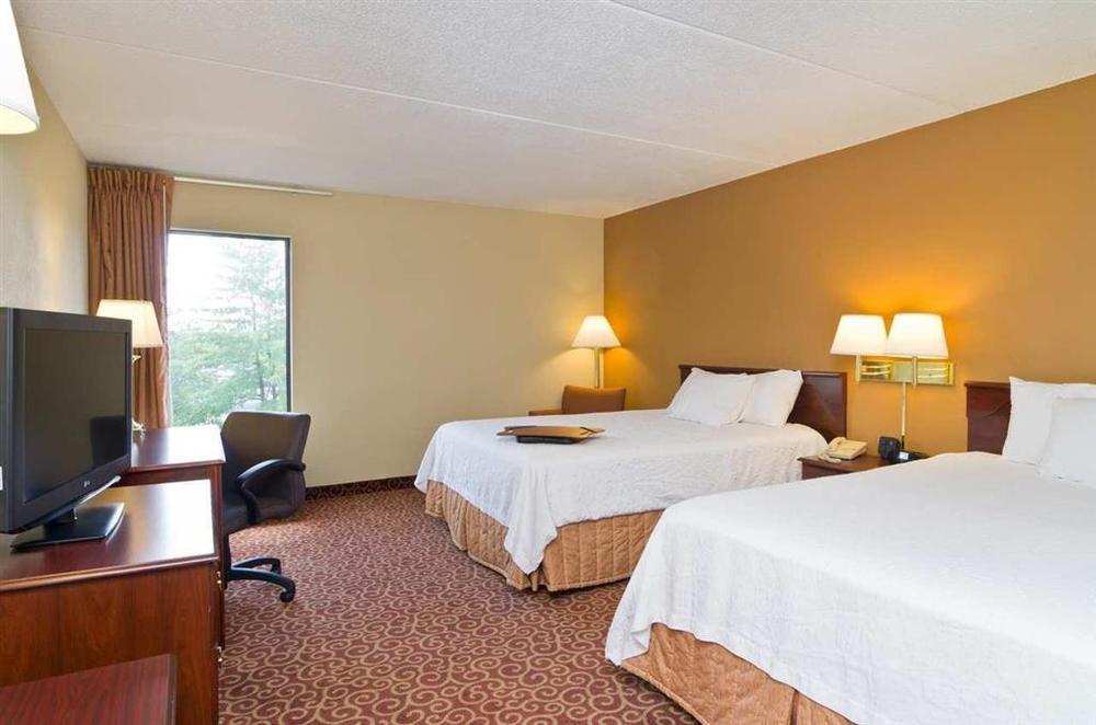 Hampton Inn Уустер Стая снимка