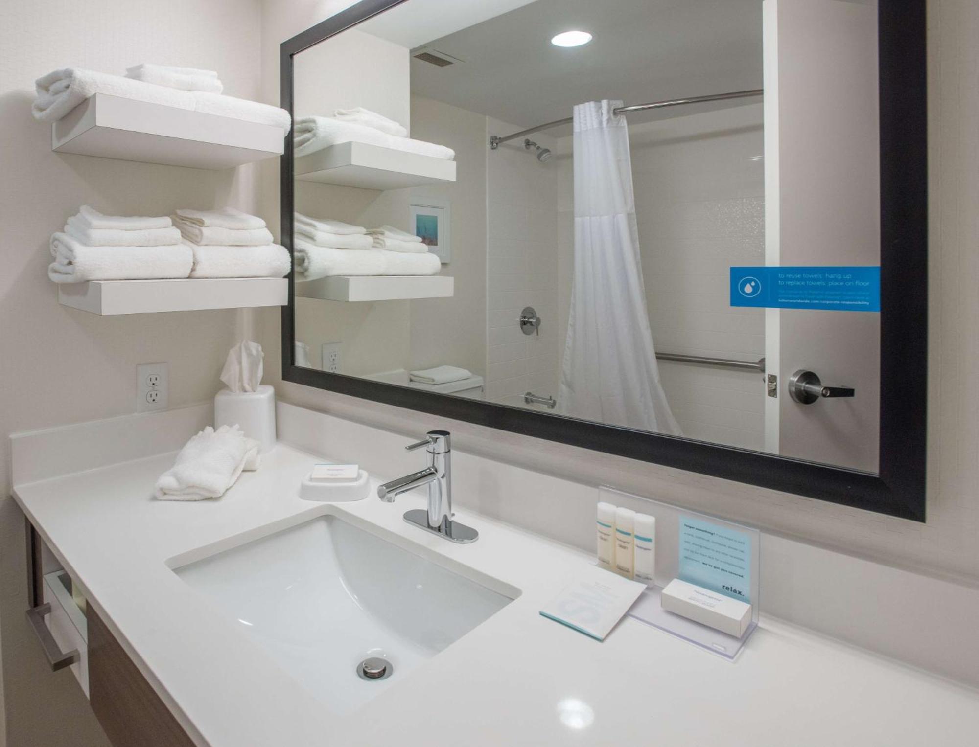 Hampton Inn Уустер Екстериор снимка