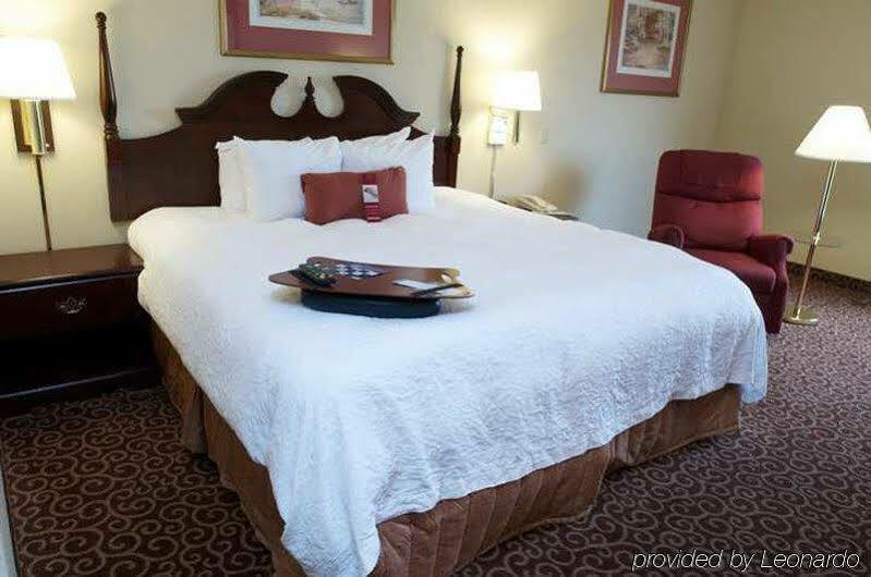 Hampton Inn Уустер Екстериор снимка